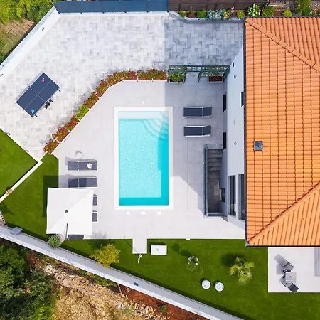 Antares - Mit Pool *