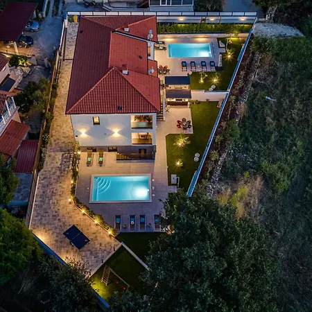 Antares - Mit Pool וילה *